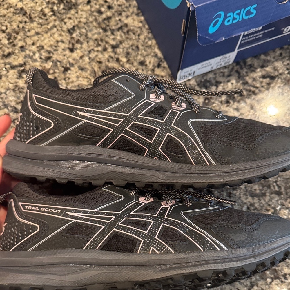 ASICS Black Sneakers with Pink Highlights size 9.5 - Picture 5 of 10